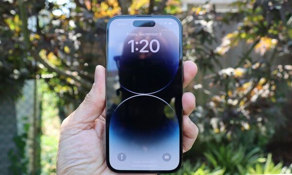 Màn hình máy iPhone 14 Pro Max 256GB là màn hình Super Retina XDR OLED 2000 nits giúp tăng sáng đỉnh cao